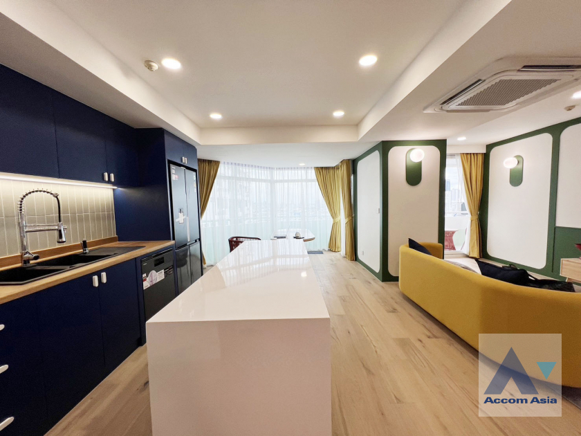  2 Bedrooms  Condominium For Sale in Sukhumvit, Bangkok  near BTS Thong Lo (AA41112)