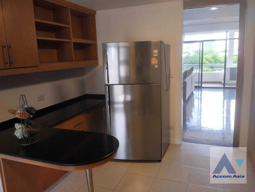  3 Bedrooms  Apartment For Rent in Sukhumvit, Bangkok  near BTS Phrom Phong (AA41120)