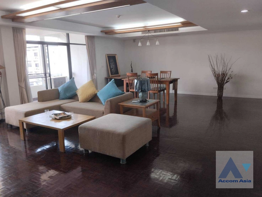  3 Bedrooms  Apartment For Rent in Sukhumvit, Bangkok  near BTS Phrom Phong (AA41120)