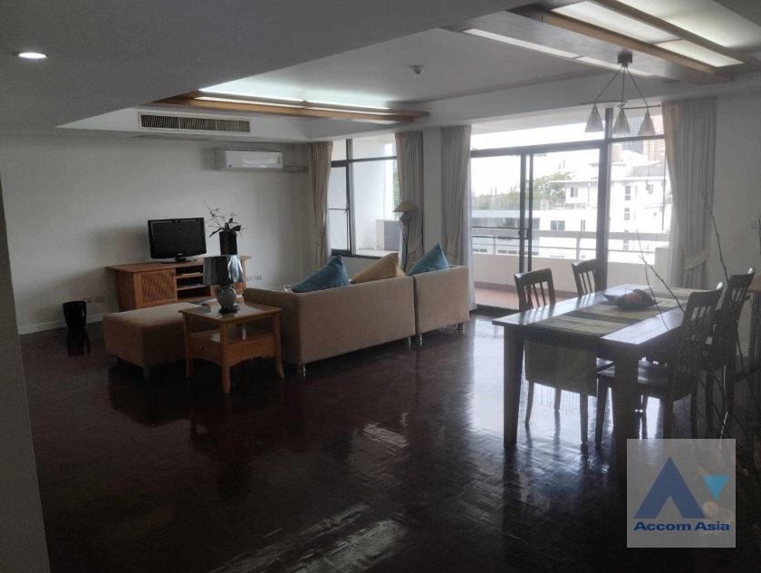  3 Bedrooms  Apartment For Rent in Sukhumvit, Bangkok  near BTS Phrom Phong (AA41120)