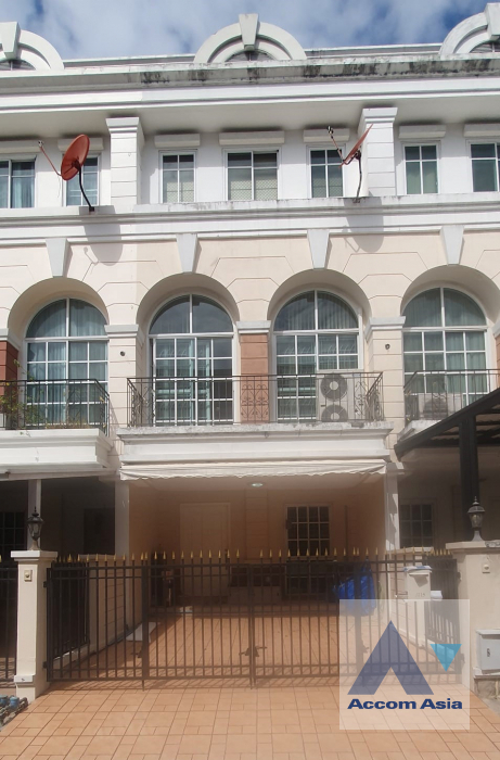  3 Bedrooms  Townhouse For Rent & Sale in Ratchadapisek, Bangkok  (AA41143)