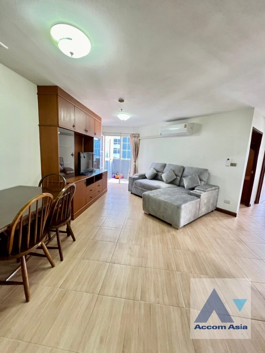  2 Bedrooms  Condominium For Rent in Ploenchit, Bangkok  near BTS Ploenchit (AA41145)