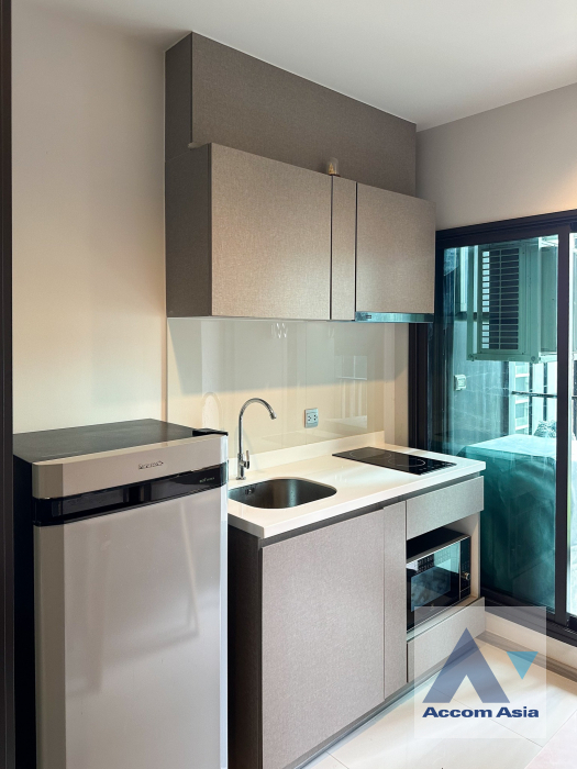  1 Bedroom  Condominium For Sale in Phaholyothin, Bangkok  near MRT Rama 9 (AA41149)