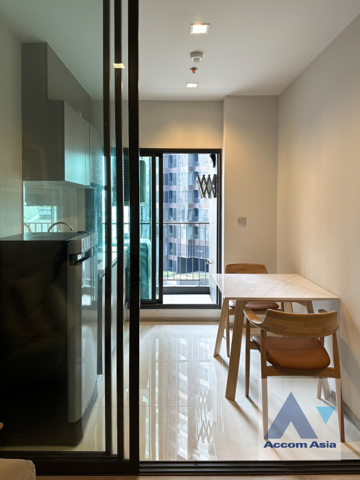  1 Bedroom  Condominium For Sale in Phaholyothin, Bangkok  near MRT Rama 9 (AA41149)