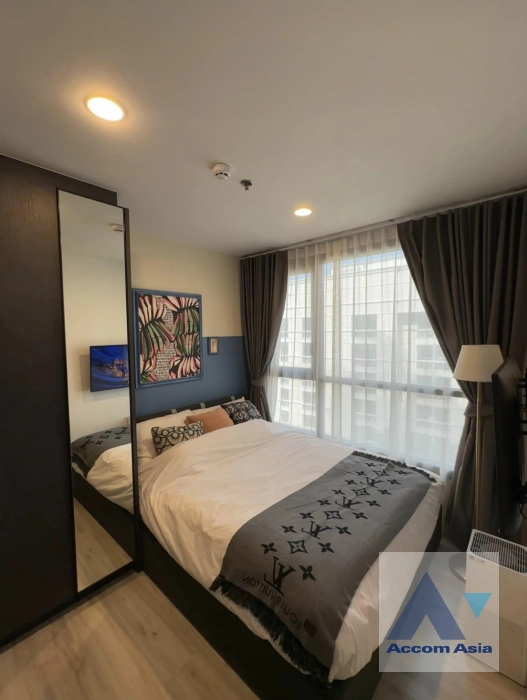  1 Bedroom  Condominium For Sale in Ratchadapisek, Bangkok  near MRT Sutthisan (AA41150)