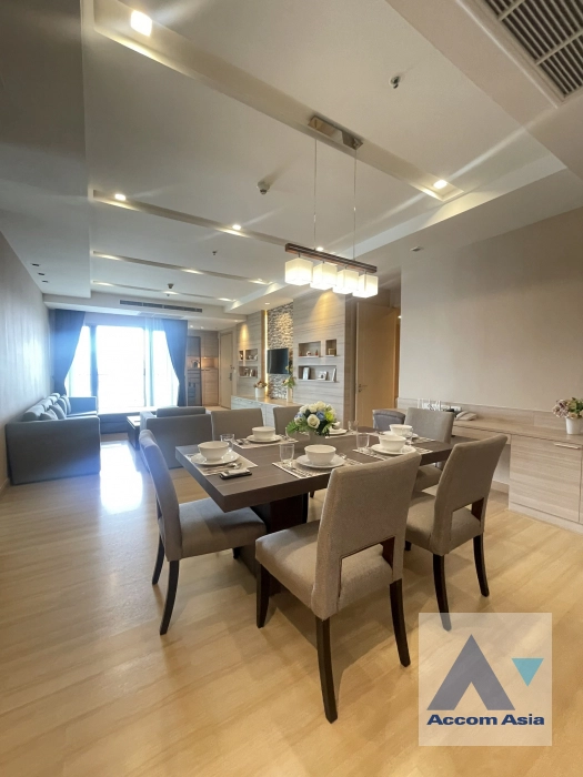  3 Bedrooms  Apartment For Rent in Sukhumvit, Bangkok  near BTS Phrom Phong (AA41153)