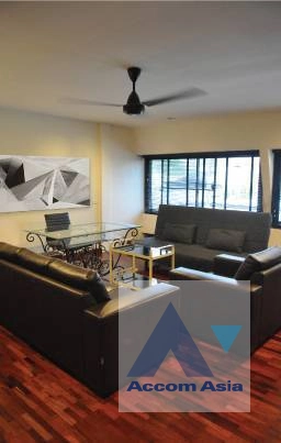  4 Bedrooms  Townhouse For Rent & Sale in Sathorn, Bangkok  near MRT Khlong Toei (AA41157)