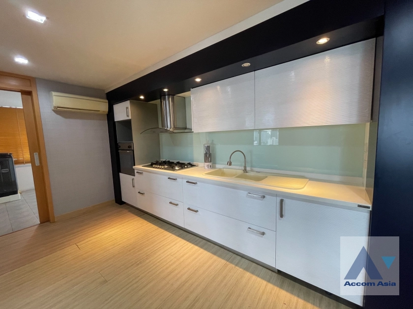  2 Bedrooms  Condominium For Rent in Sukhumvit, Bangkok  near BTS Phrom Phong (AA41180)