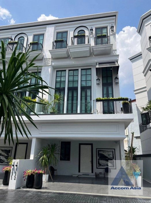 24  4 br House For Rent in Sukhumvit ,Bangkok BTS Ekkamai - BTS Phra khanong at House  in compound AA41184