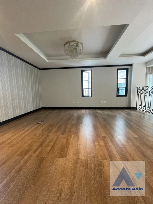 14  4 br House For Rent in Sukhumvit ,Bangkok BTS Ekkamai - BTS Phra khanong at House  in compound AA41184