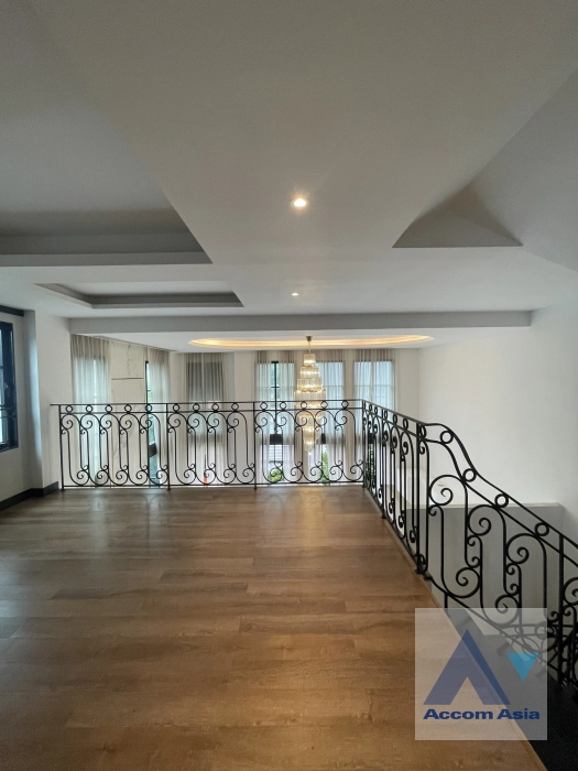 9  4 br House For Rent in Sukhumvit ,Bangkok BTS Ekkamai - BTS Phra khanong at House  in compound AA41184