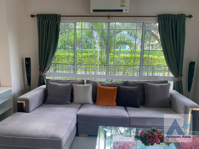  3 Bedrooms  House For Rent in Petchkasem, Bangkok  (AA41190)