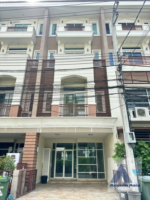  3 Bedrooms  House For Rent in Ratchadapisek, Bangkok  (AA41202)