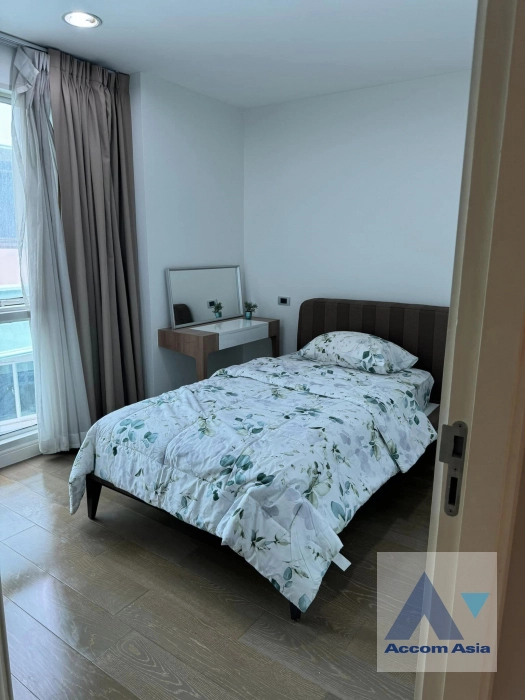  1  2 br Condominium For Sale in Sukhumvit ,Bangkok BTS Phrom Phong at The Crest 24 AA41203