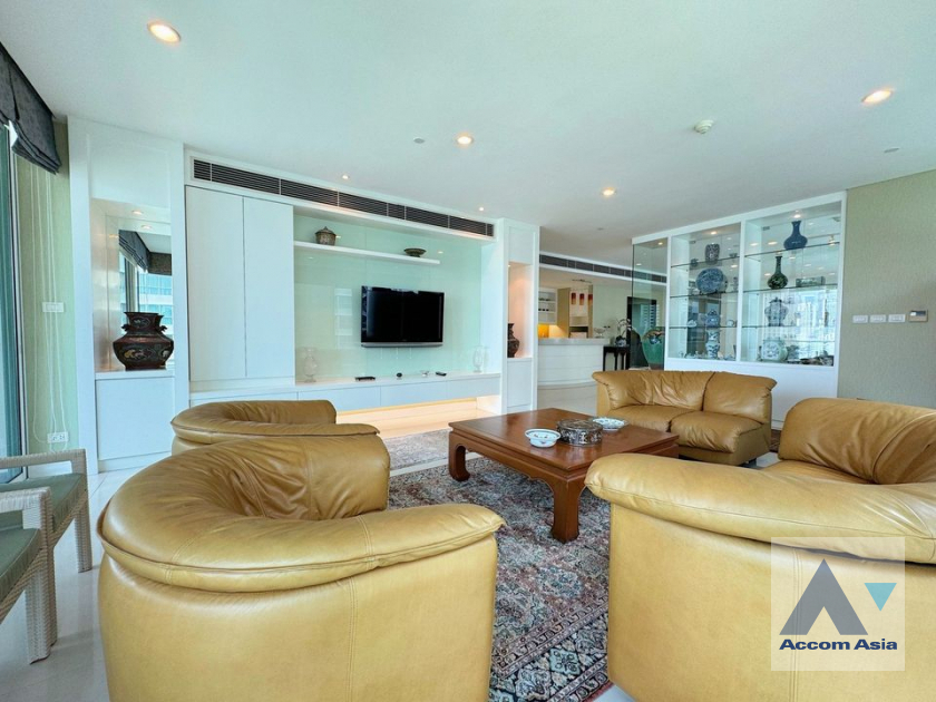  3 Bedrooms  Condominium For Sale in Ploenchit, Bangkok  near BTS Chitlom (AA41208)