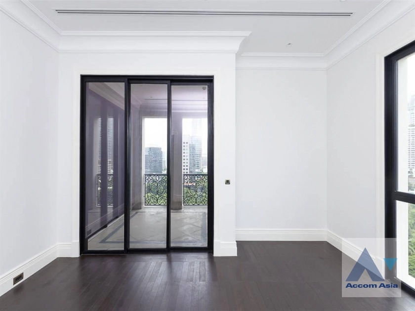  2 Bedrooms  Condominium For Rent in Ploenchit, Bangkok  near BTS Ploenchit (AA41209)