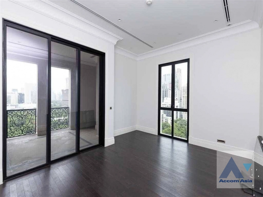  2 Bedrooms  Condominium For Rent in Ploenchit, Bangkok  near BTS Ploenchit (AA41209)