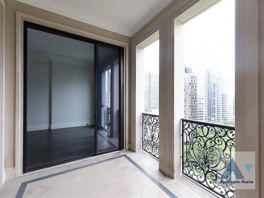  2 Bedrooms  Condominium For Rent in Ploenchit, Bangkok  near BTS Ploenchit (AA41209)