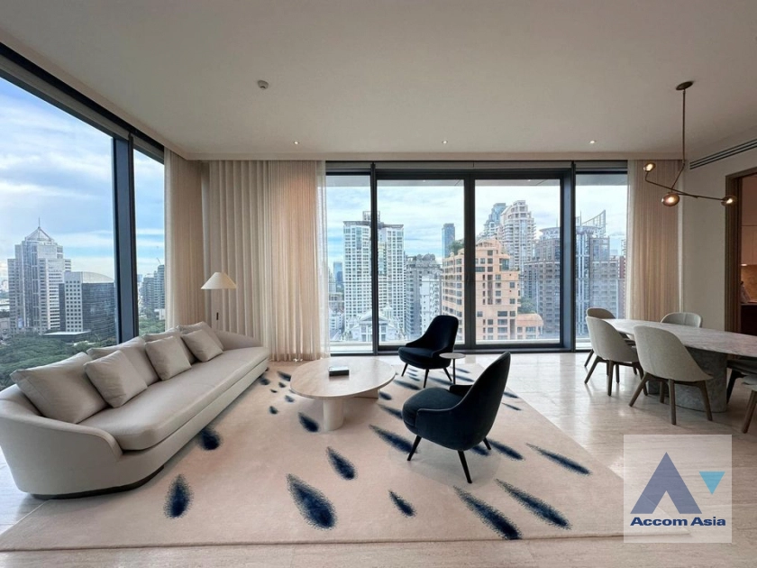  2 Bedrooms  Condominium For Rent in Ploenchit, Bangkok  near BTS Chitlom (AA41210)