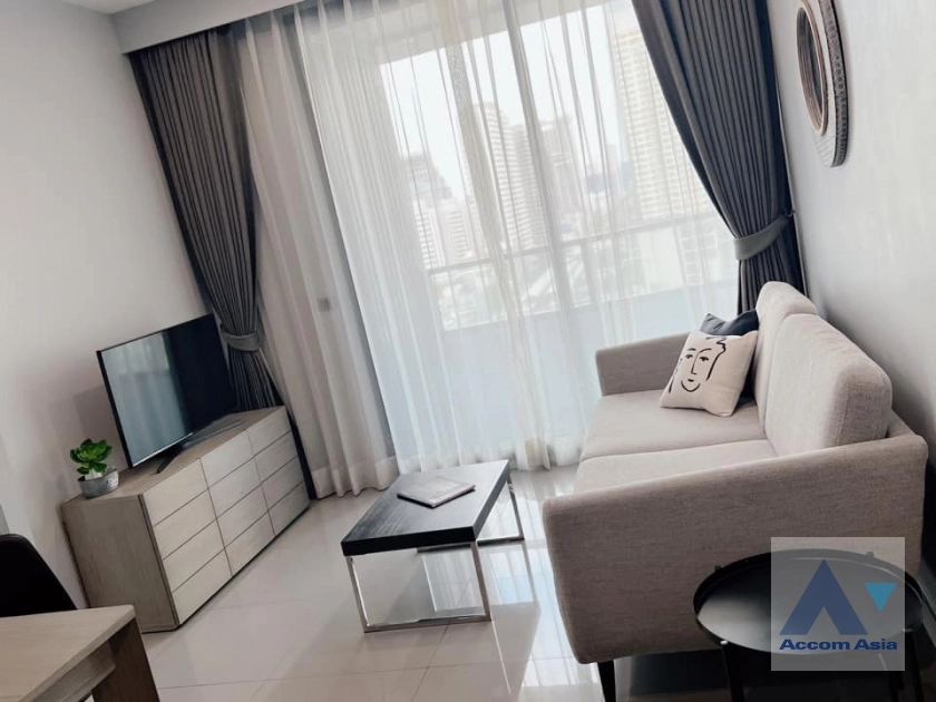  1 Bedroom  Condominium For Rent in Silom, Bangkok  near BTS Chong Nonsi (AA41216)