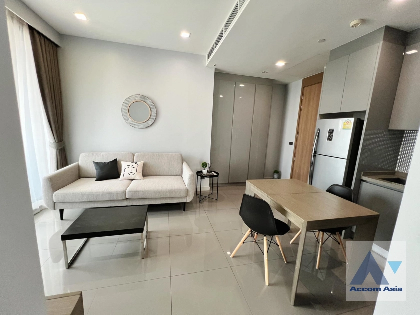  1 Bedroom  Condominium For Rent in Silom, Bangkok  near BTS Chong Nonsi (AA41216)