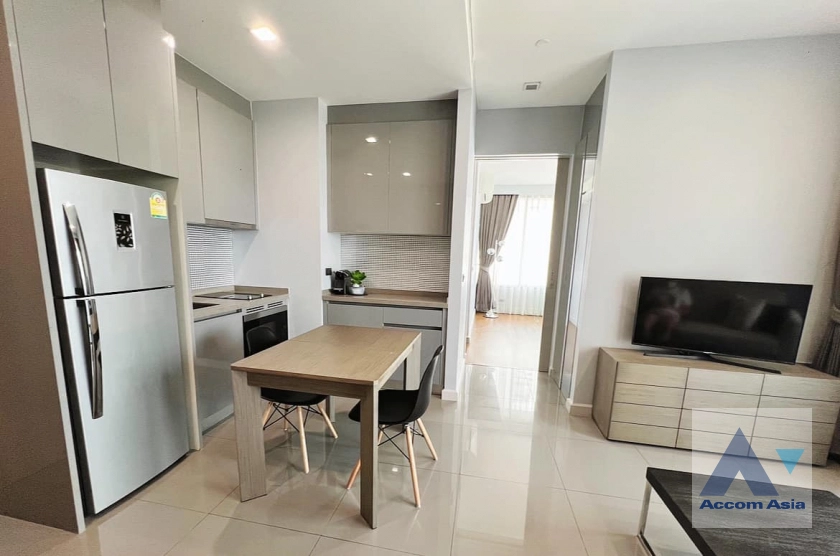  1 Bedroom  Condominium For Rent in Silom, Bangkok  near BTS Chong Nonsi (AA41216)