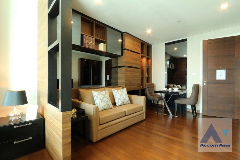  1 Bedroom  Condominium For Sale in Sukhumvit, Bangkok  near BTS Thong Lo (AA41228)