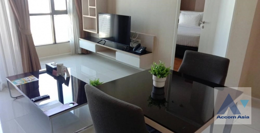  1 Bedroom  Condominium For Sale in Sukhumvit, Bangkok  near BTS Ekkamai (AA41230)