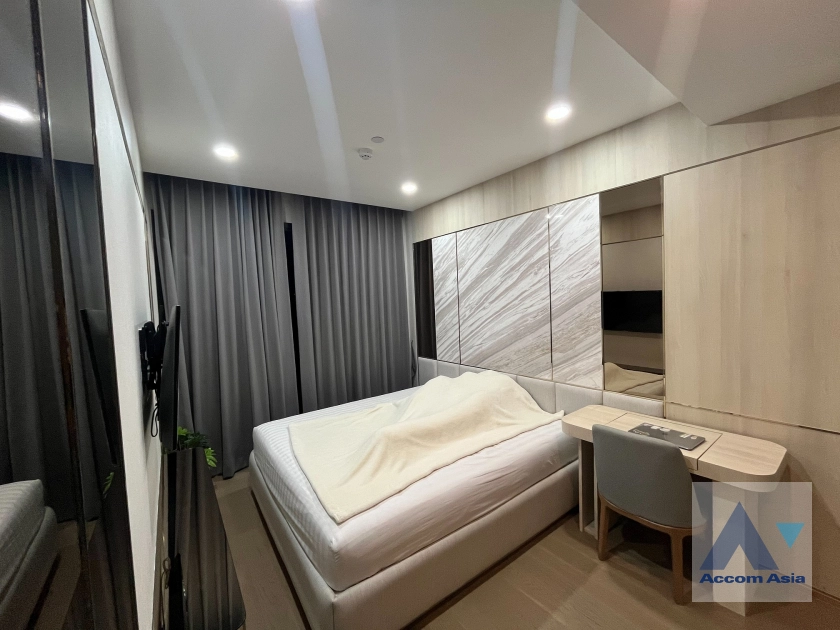  2 Bedrooms  Condominium For Rent in Silom, Bangkok  near MRT Sam Yan (AA41236)