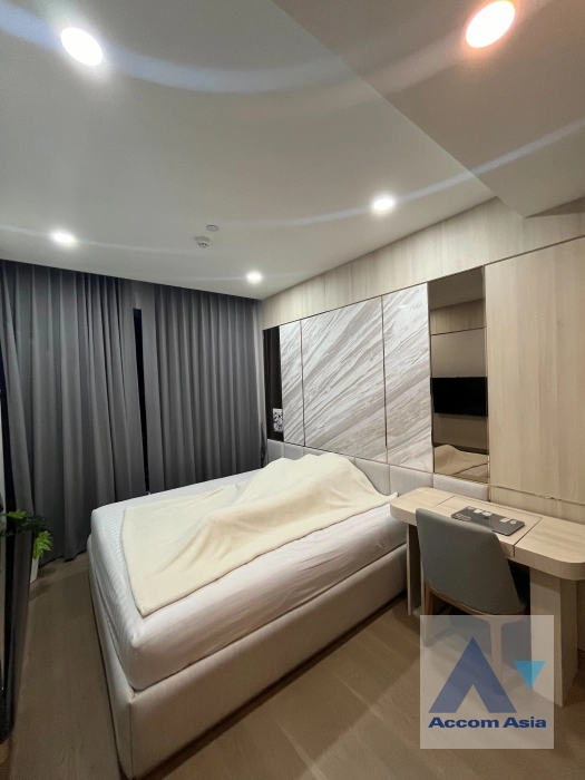  2 Bedrooms  Condominium For Rent in Silom, Bangkok  near MRT Sam Yan (AA41236)