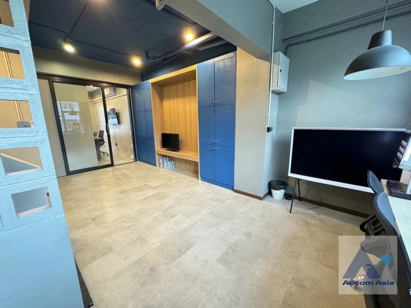  Townhouse For Rent in Sukhumvit, Bangkok  near BTS Ekkamai (AA41239)