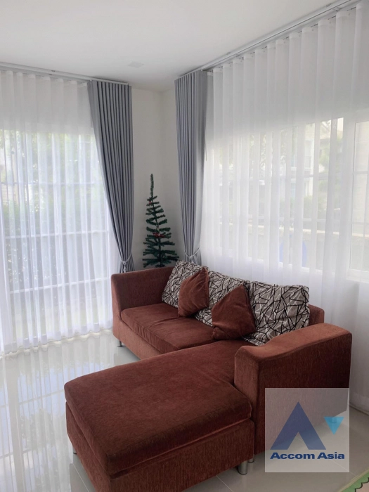  4 Bedrooms  House For Rent in Pattanakarn, Bangkok  (AA41240)