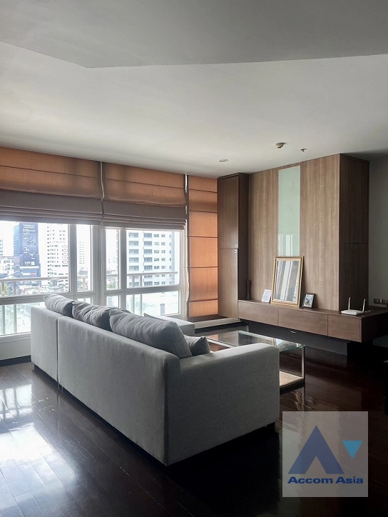  3 Bedrooms  Condominium For Sale in Sukhumvit, Bangkok  near BTS Nana (AA41251)