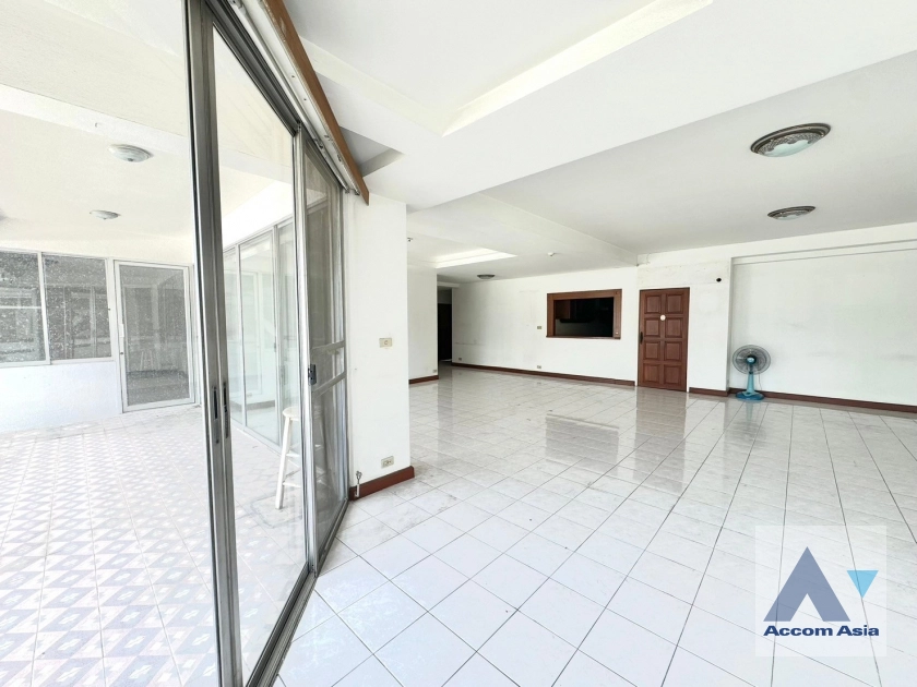  3 Bedrooms  Condominium For Sale in Sukhumvit, Bangkok  near BTS Thong Lo (AA41257)