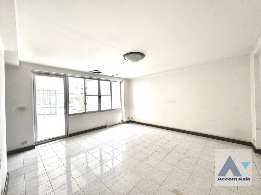  3 Bedrooms  Condominium For Sale in Sukhumvit, Bangkok  near BTS Thong Lo (AA41257)