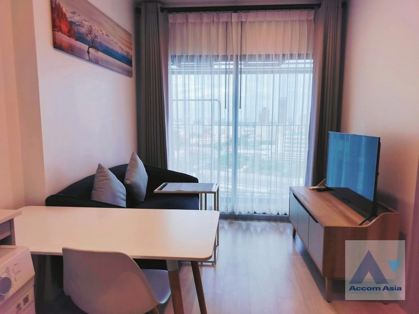  1 Bedroom  Condominium For Sale in Sathorn, Bangkok  near BTS Chong Nonsi (AA41258)