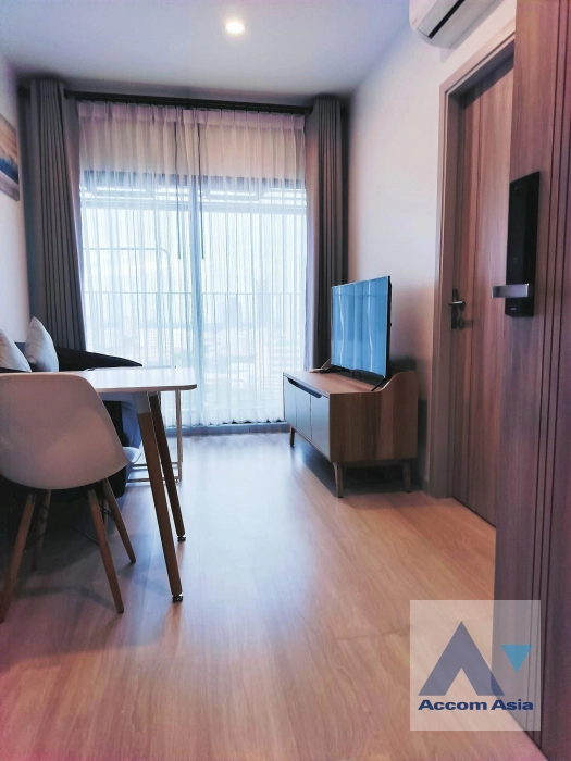  1 Bedroom  Condominium For Sale in Sathorn, Bangkok  near BTS Chong Nonsi (AA41258)