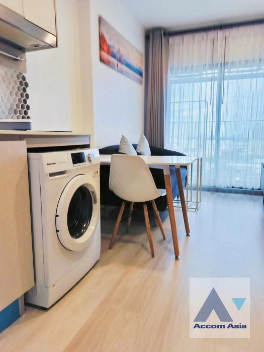  1 Bedroom  Condominium For Sale in Sathorn, Bangkok  near BTS Chong Nonsi (AA41258)