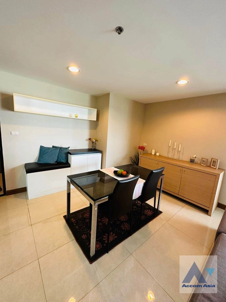  3 Bedrooms  Condominium For Rent in Ratchadapisek, Bangkok  near MRT Rama 9 (AA41260)