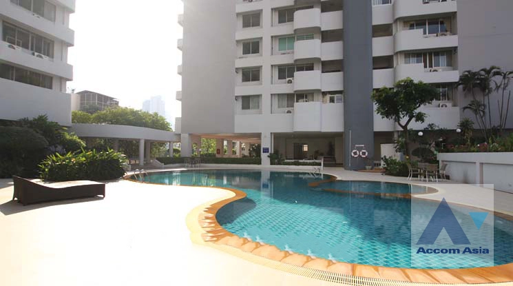  4 Bedrooms  Condominium For Rent in Sukhumvit, Bangkok  near BTS Phrom Phong (AA41287)