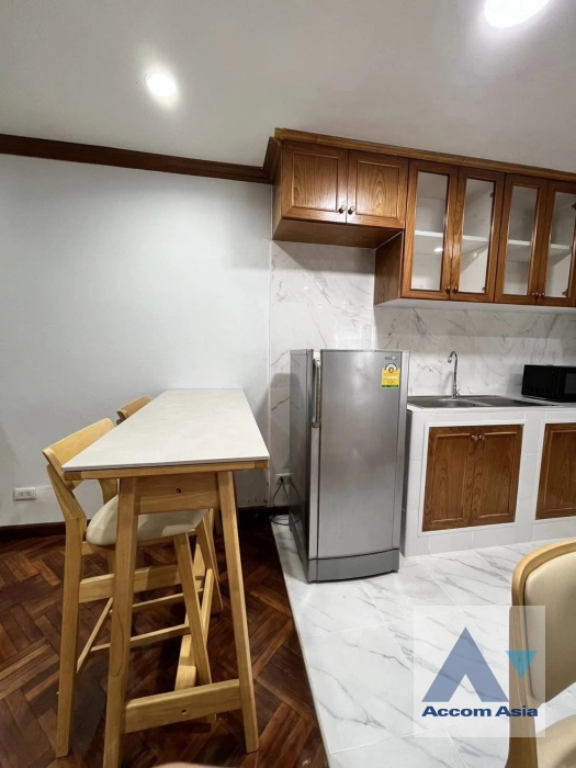  2 Bedrooms  Condominium For Rent in Ploenchit, Bangkok  near BTS Ploenchit (AA41290)