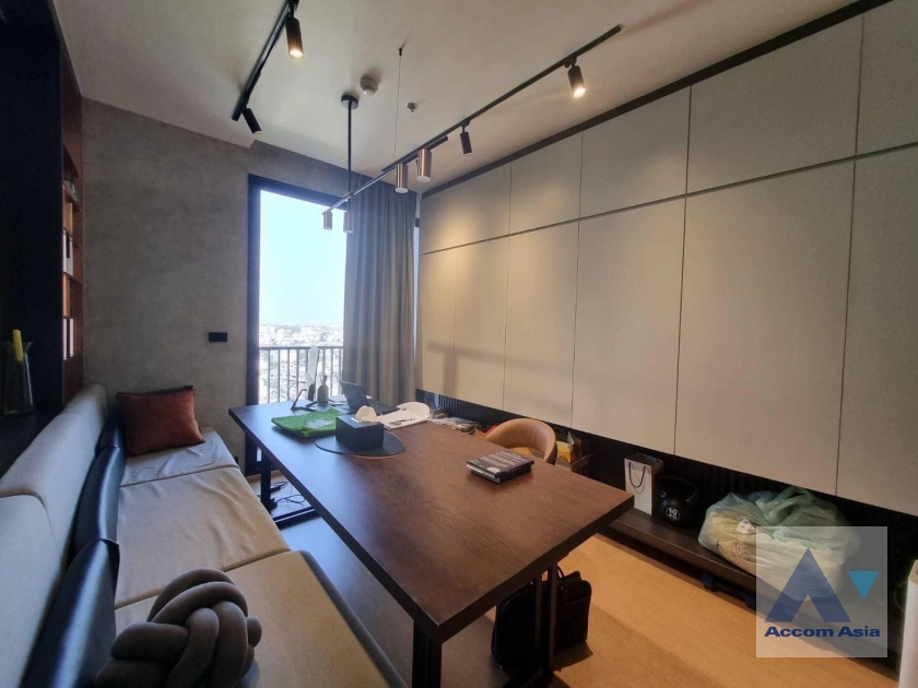 Corner Unit, Fully Furnished |  2 Bedrooms  Condominium For Rent in Sukhumvit, Bangkok  near BTS Ekkamai (AA41293)