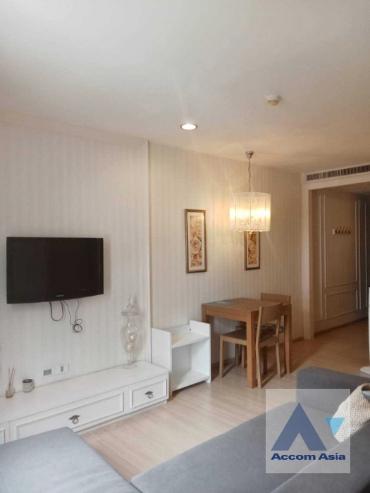  2 Bedrooms  Condominium For Rent in Ploenchit, Bangkok  near BTS Ploenchit (AA41301)