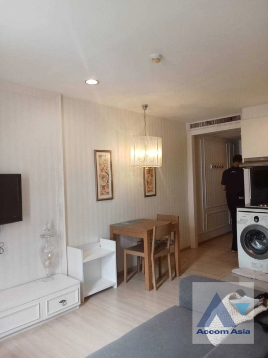  2 Bedrooms  Condominium For Rent in Ploenchit, Bangkok  near BTS Ploenchit (AA41301)