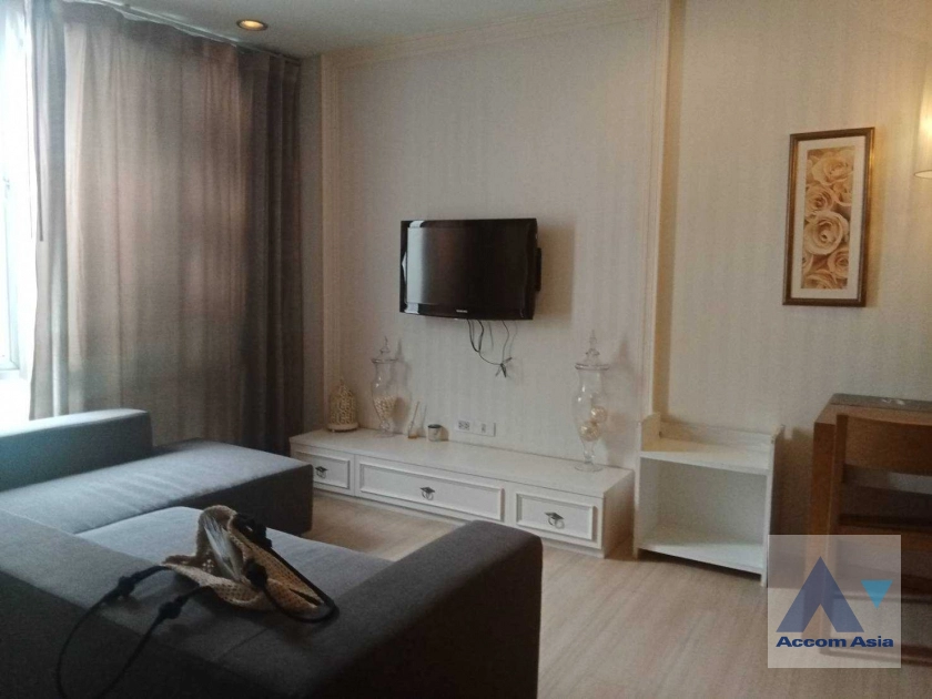  2 Bedrooms  Condominium For Rent in Ploenchit, Bangkok  near BTS Ploenchit (AA41301)