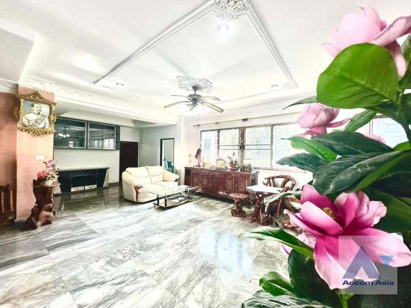 11  6 br House For Rent in dusit ,Bangkok  AA41313