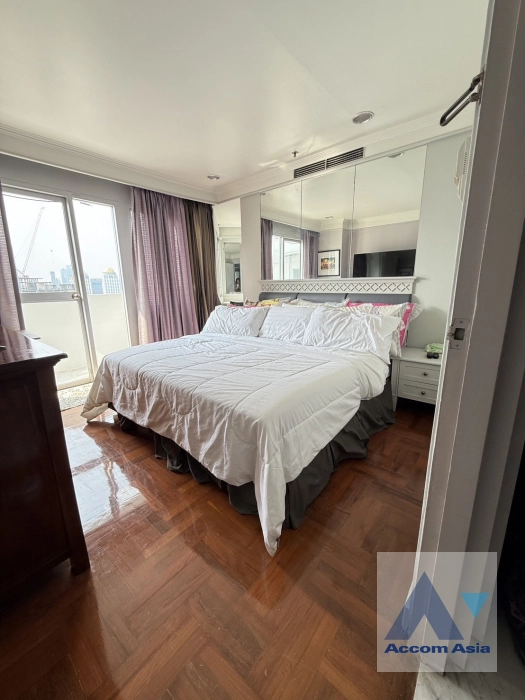  3 Bedrooms  Condominium For Rent in Ploenchit, Bangkok  near BTS Ploenchit (AA41318)