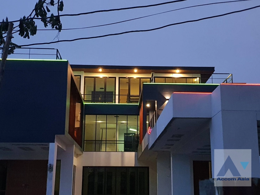 5 Bedrooms  House For Rent & Sale in Sukhumvit, Bangkok  near BTS Bang Chak (AA41324)