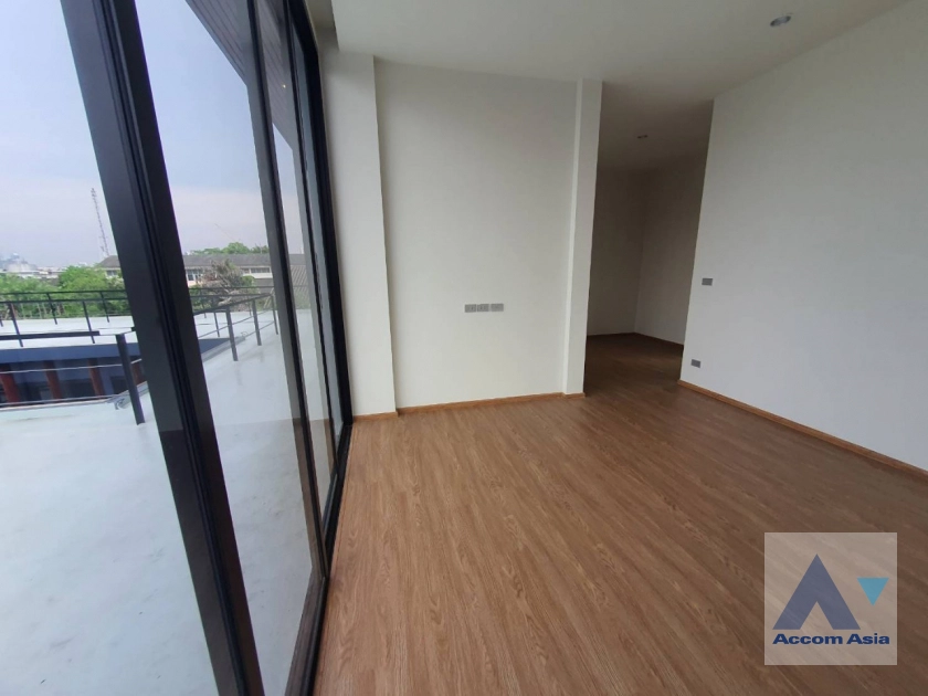 30  5 br House for rent and sale in Sukhumvit ,Bangkok BTS Bang Chak AA41324