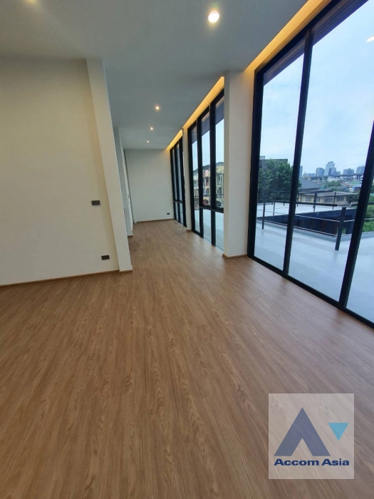 15  5 br House for rent and sale in Sukhumvit ,Bangkok BTS Bang Chak AA41324